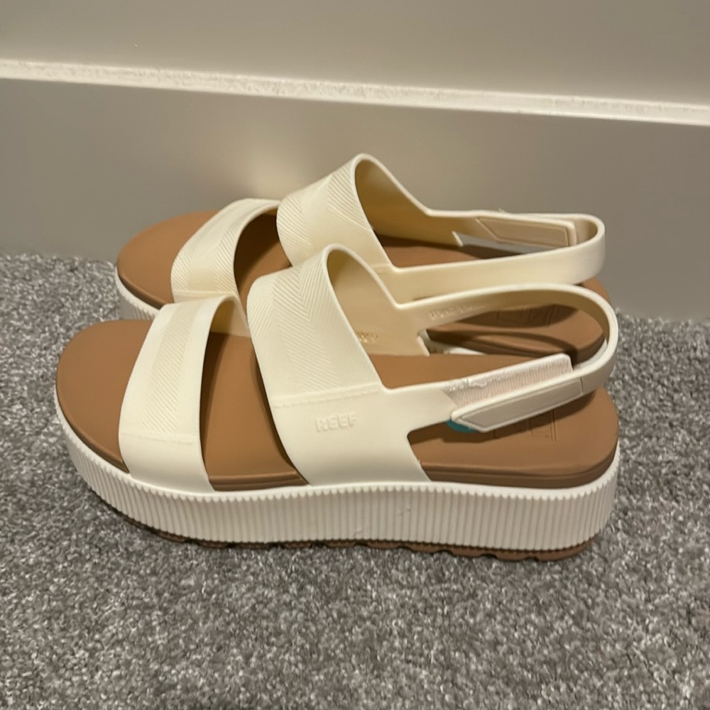 Brand new, never used Reef Platform Vista higher sandal